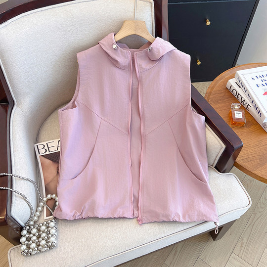 2025夏季新款休闲连帽防晒马甲女时髦洋气无袖坎肩运动马夹薄外套