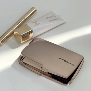 【1件85折】Hourglass轻雾蜜粉饼！