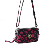 Поперечные полосы губ с плечевыми ремнями