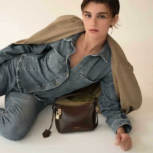 [Одинаковый стиль блоггера] VERAFIED Легкая роскошная нишевая модная маленькая квадратная сумка подмышками женская маленькая сумка-хобо в стиле джерси