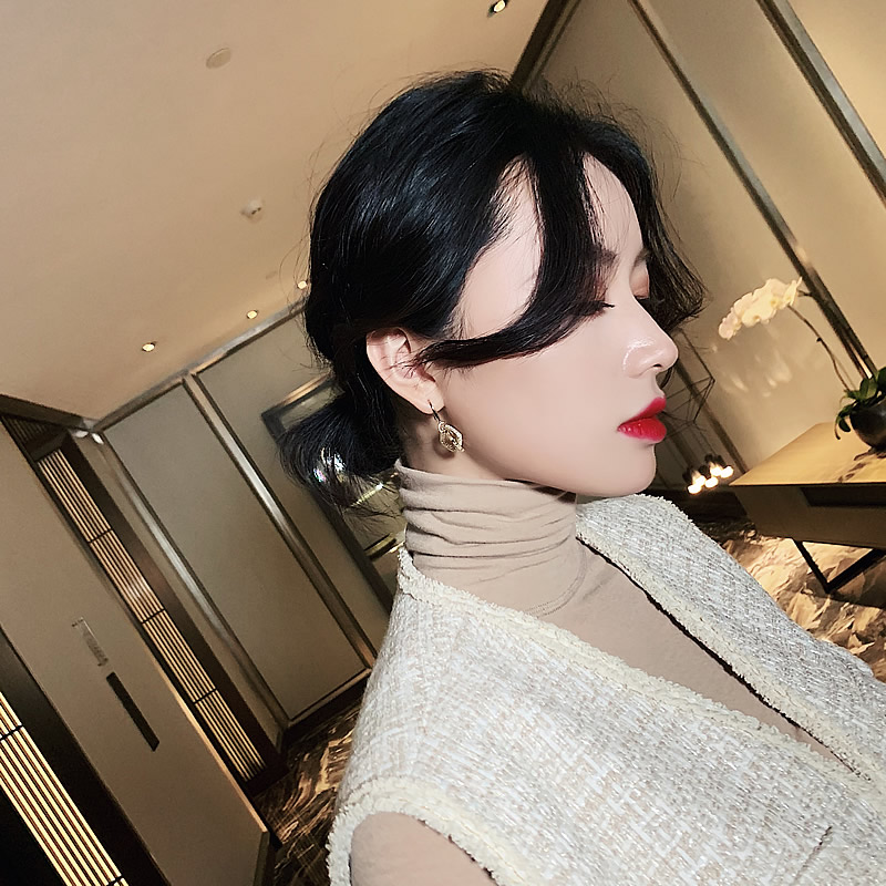 2023 new French style earrings female square design with a small crowdsourced high ear nail atmosphere fashion ear trim-Taobao