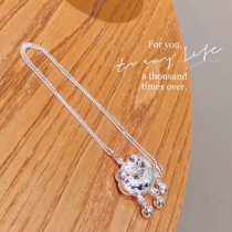 Hong Kong is giving birth to a silver 999 Longfeng Fengs Xiang Fu locks long life lock necklace to send baby a full moon birthday present