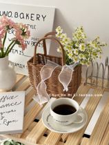 Japanese retro rattan hand-held flower basket chamomile artificial flower picnic vacation handbag photo props ins