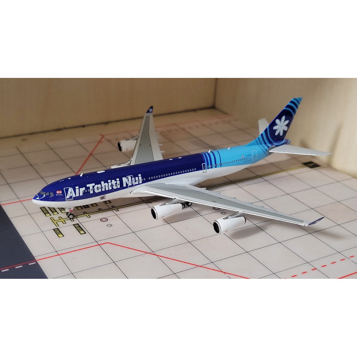 Phoenix 1:400 ANA 全日空B787-9 JA894A 口袋精灵彩绘飞机模型