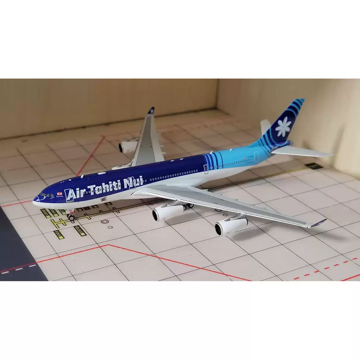 Phoenix 1:400 ANA 全日空B787-9 JA894A 口袋精靈彩繪飛機模型-淘寶