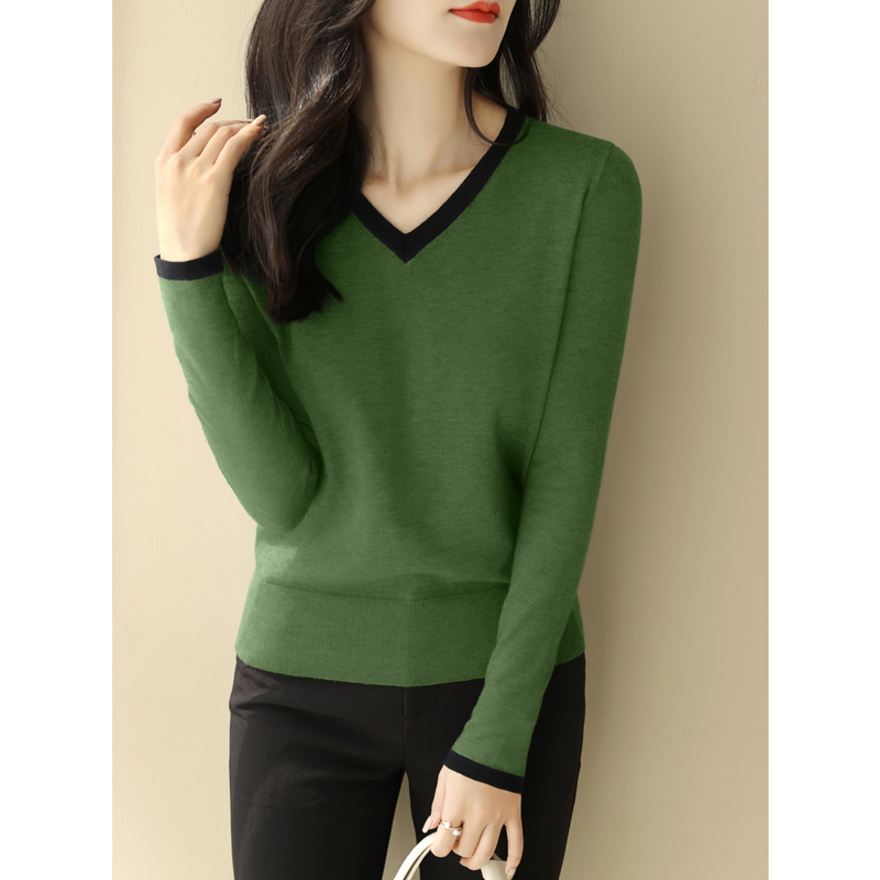 New Autumn and Winter Green V-Neck Long-Sleeved Loose Knitted Bottoming Shirt for Women, High-End and Super Nice-Looking French Sweater