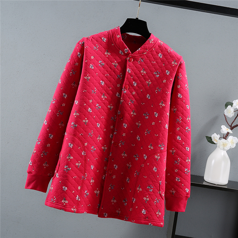 . Lên lớn quần áo ba lớp cardigan mùa thu trên người kẹp bông đang mẹ bông lỏng lẻo cardigan dày trung niên cũ để giữ ấm.