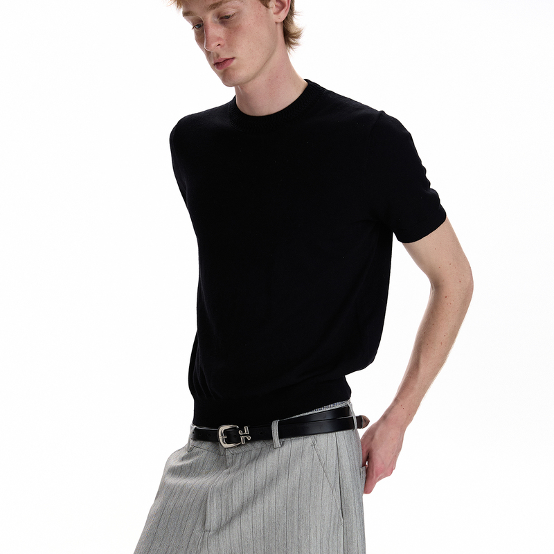 A Puee Simple and Versatile Round-Neck Wool-Blend Knit Sweater for Men and Women, Boxy Short Style, Regular Shoulder, Slimming Sports Top