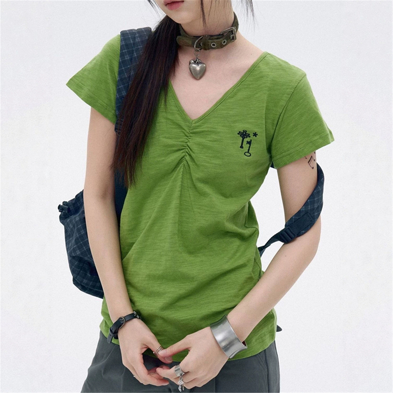 Dopamine Green Embroidered V-Neck Short-Sleeved T-Shirt for Women, Summer Wear, Slim Fit, Slimming, Hot Girl Short Top