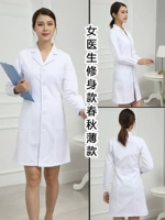 Белый тонкий лонгслив, облегающий крой