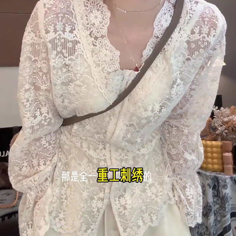 Жаккардовая кружевная рубашка с v-образным вырезом и вышивкой в стиле тяжелой промышленности, женская французская верхняя одежда высокого класса на осень и зиму, внутренняя одежда с длинными рукавами, которую можно носить поверх одежды