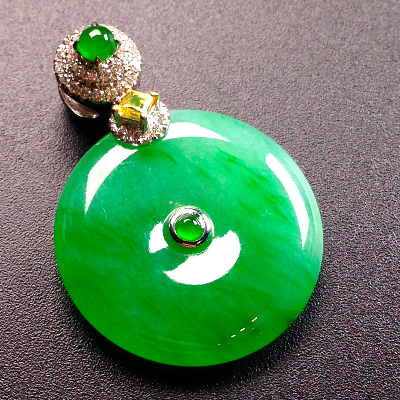 Natural Myanmar A-cargo jade pending full of green ice type of pin button jade hanging bracelet with certificate