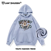 Женщины и бархатное озеро синее великолепны