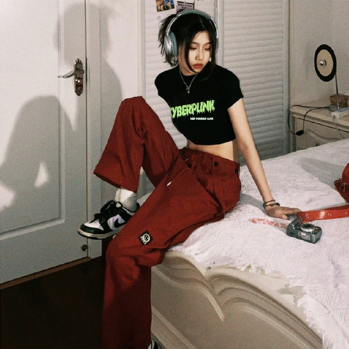 Короткая летняя футболка, короткий рукав, в американском стиле