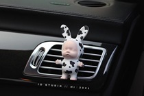 IO STUDIO cow baby fragrance plaster with hand gift cute car clip aromatherapy car air outlet holding incense
