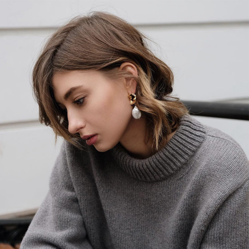 Left ear) Baroque pearl earrings, European and American small crowdsourced retro fashion temperamental earned-ear pendant online red INS tide