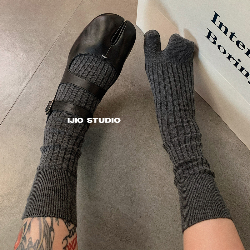 Ijio Japanese-Style Wide Vertical Striped Solid Color Two-Toe Socks Minimalist Basic Split-Toe Socks Tabi Split-Toe Shoes for Women