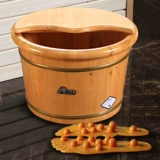 Поверните с дренажными трубами, прижигание с высоким содержанием ног. Терапия боли в ногах. Покрыть большие деревянные пузырьковые ведра домохозяйственное дерево.Ствол