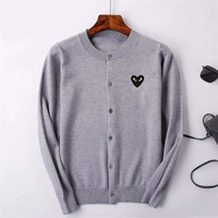 Круглый кардиган светло -серый и черный сердце