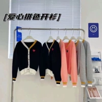 Черно -цвета V -Neck Рубашка [Женская модель]