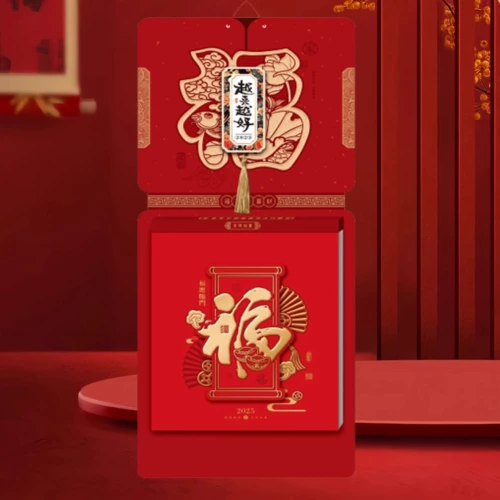 В желтом календаре 2025 года однодневная календарная календарная рука разорвала старый календарь календаря старого императора.