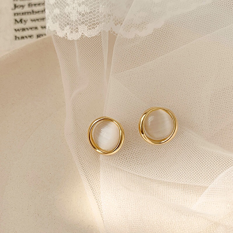 Korean high-end cat eye stone earrings with a cold simple style, versatile temperament, earrings, and accessories for women_voghion.com