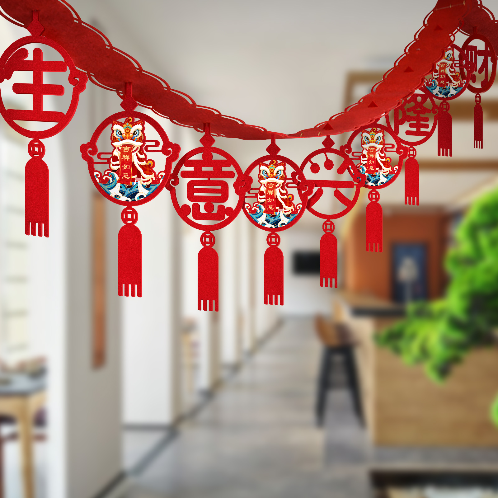 The lion dance opens auspiciously and the decoration business is booming. The door stickers are opened.