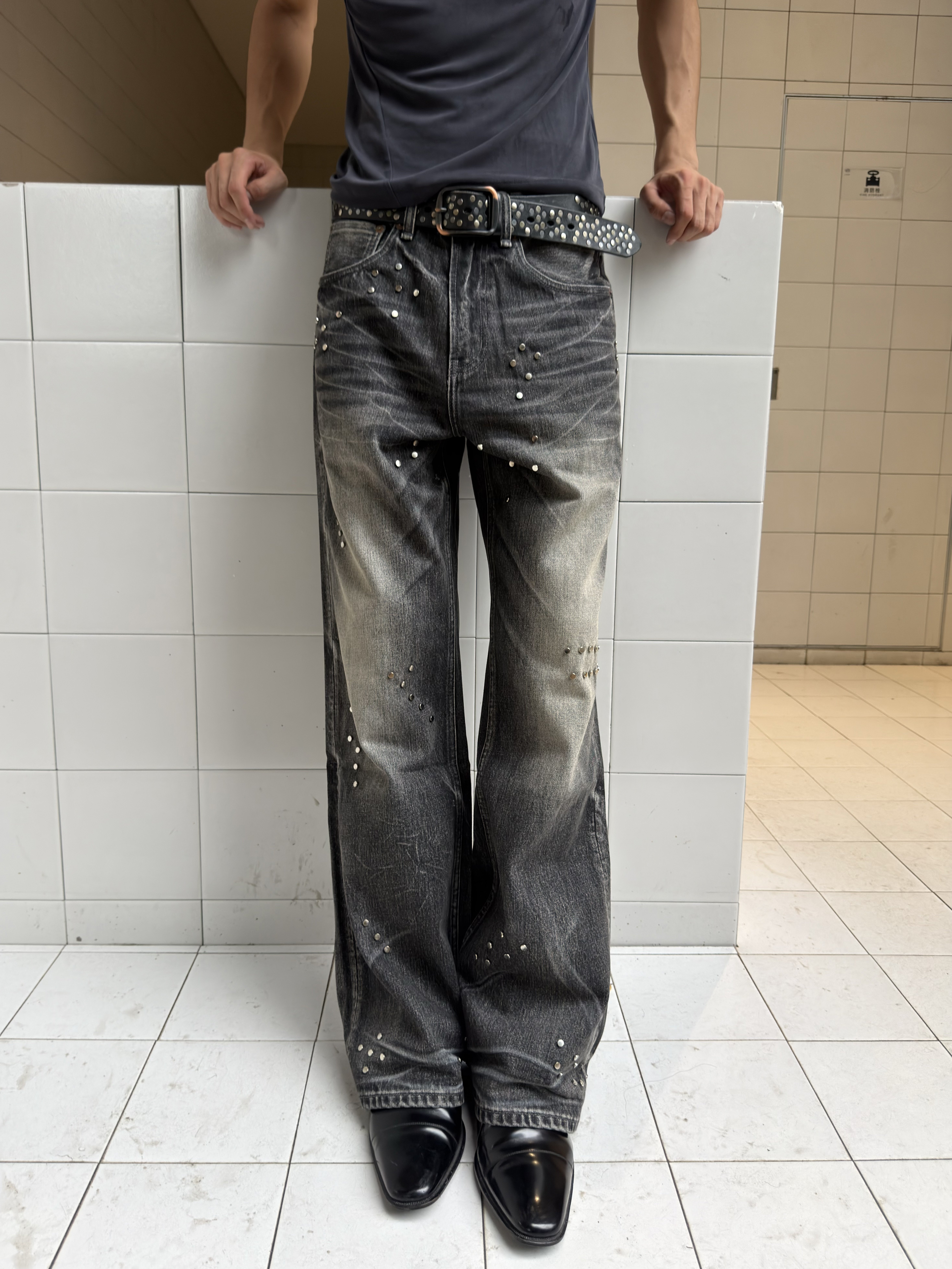 VOWPROGRESS Rivet Black-Brown Flared Jeans