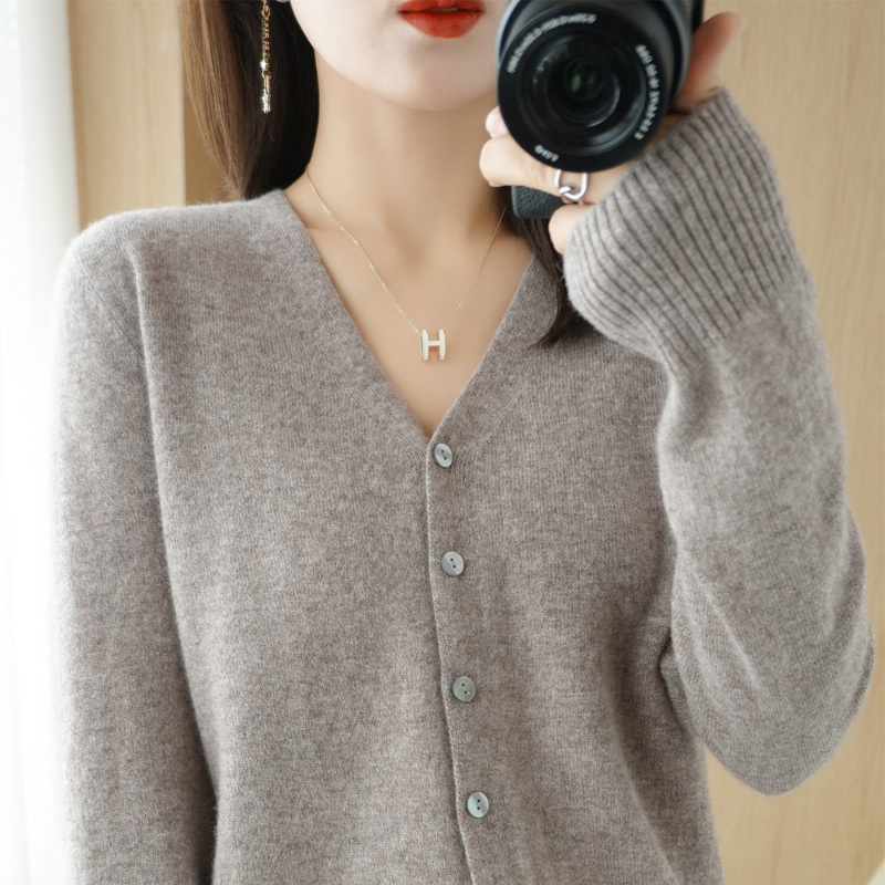25 Spring and Autumn New Style V-Neck Fashionable Cardigan Women's Fleece Sweater Loose Plus Size Coat Knitted Thin Short Outerwear Sweater 25 Spring and Autumn New Style V-Neck Fashionable Cardigan Women's Fleece Sweater Loose Plus Size Coat Knitted Thin Short Outerwear Sweater