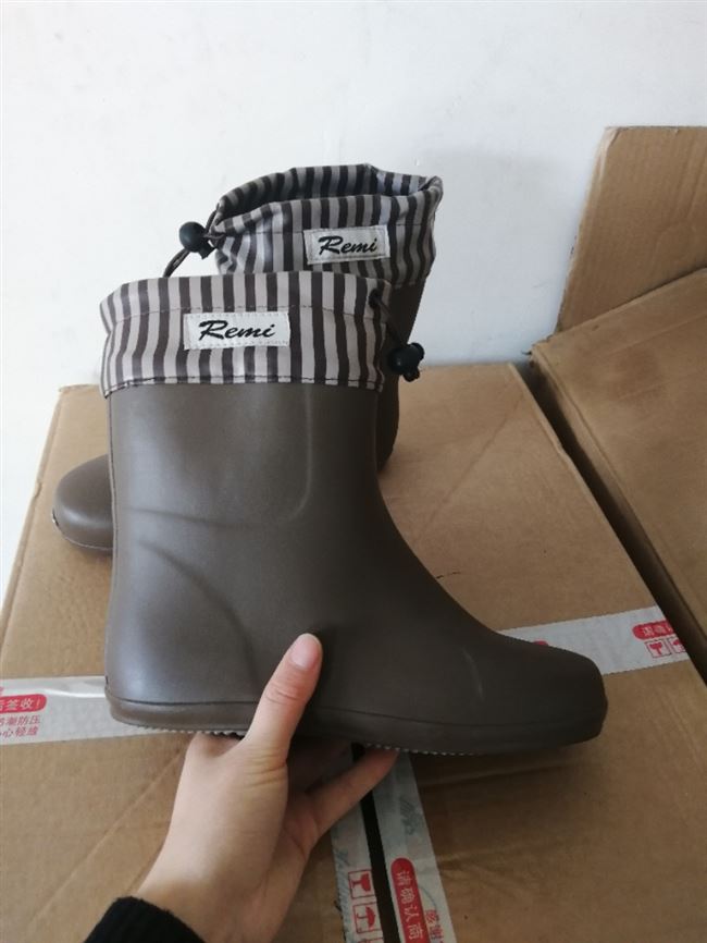 Miễn phí vận chuyển giày đi mưa overshoes giày nước phụ nữ mùa xuân thời trang Hàn Quốc dễ thương màu rắn chống trượt giày cao su cao su giày cao su - Rainshoes