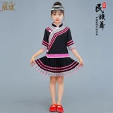 Служба исполнения этнических меньшинств детских меньшинств маленькие дети и девочки Miao People и Yi People Dance, Tujia Family, Naxi, Performance