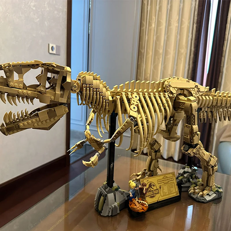ジュラ紀のティラノサウルス・レックスの化石恐竜の骨格の組み立てブロックのおもちゃのギフト男の子の高難易度モデル