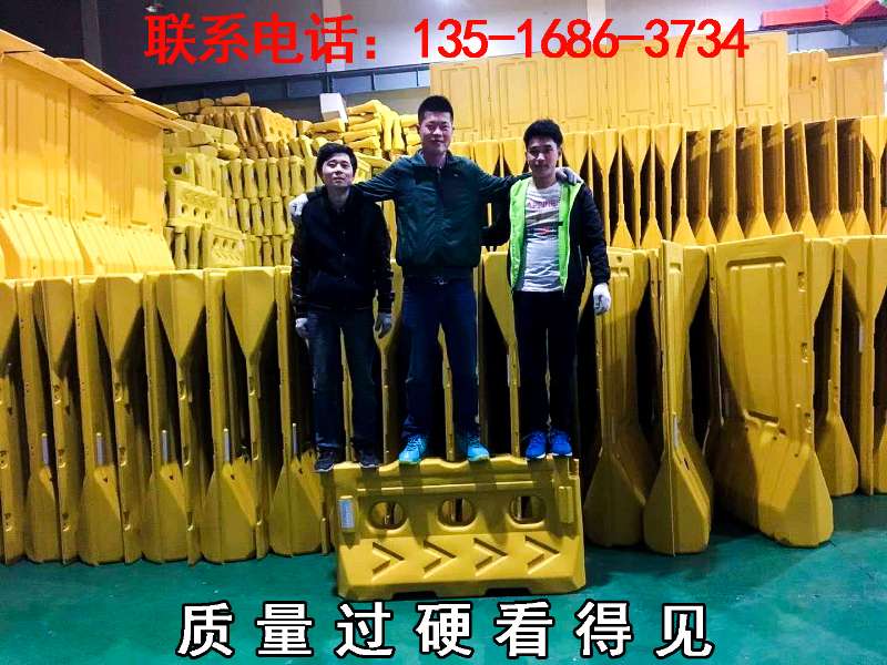 Anti-collision bucket plastic small water horse fence baffle 1 3 meters three-hole water code guardrail traffic road construction water injection fence