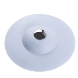 Ванная комната удаляется с волос и прижала к ванне, чтобы фильтровать фильтр для волос к протекающему дрена