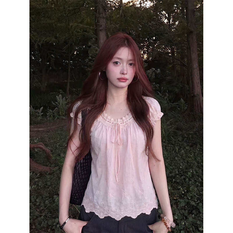 Korean-Style Sweet Pink Puff Short-Sleeve Shirt for Women, Summer Design with Lace Splicing, Slimming Doll-Style Top Korean-Style Sweet Pink Puff Short-Sleeve Shirt for Women, Summer Design with Lace Splicing, Slimming Doll-Style Top