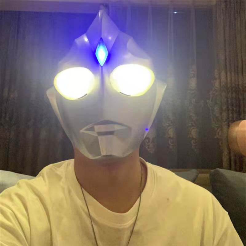 Shivering with the same kind of super-human barking head headgear safety helmet wearable live-action team performance simulation mask gift gift