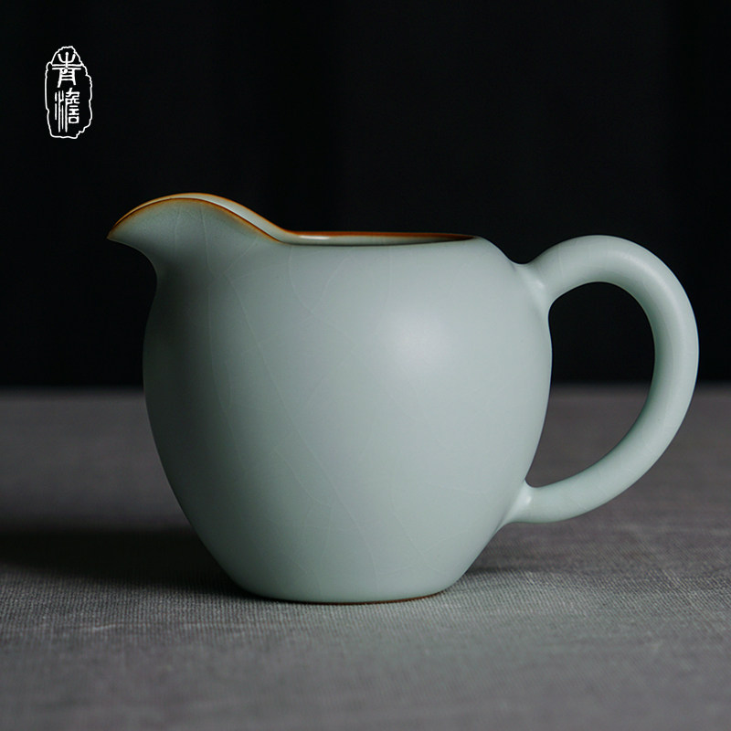 Qingzhuang Ru kiln Gongdao cup ceramic tea sea handmade home Jingdezhen Ru porcelain gong cup tea dispenser sky blue retro
