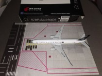 The Jedi JC Wings Air China B777-300ER B-2032 Air handpiece 1:400