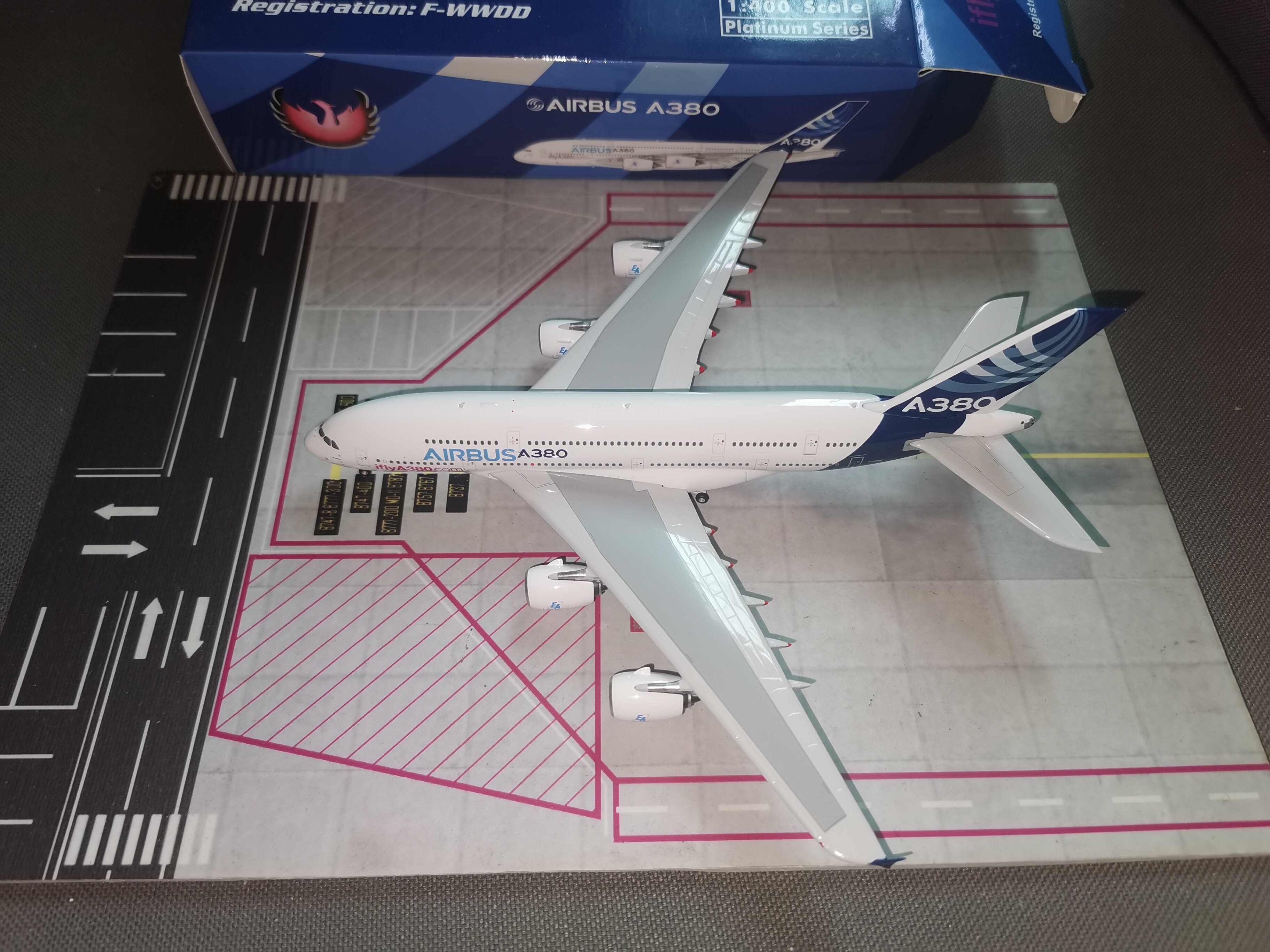 The Jedi Phoenix Airbus original plant A380-800 F-WWDD iFlyA380 1:400