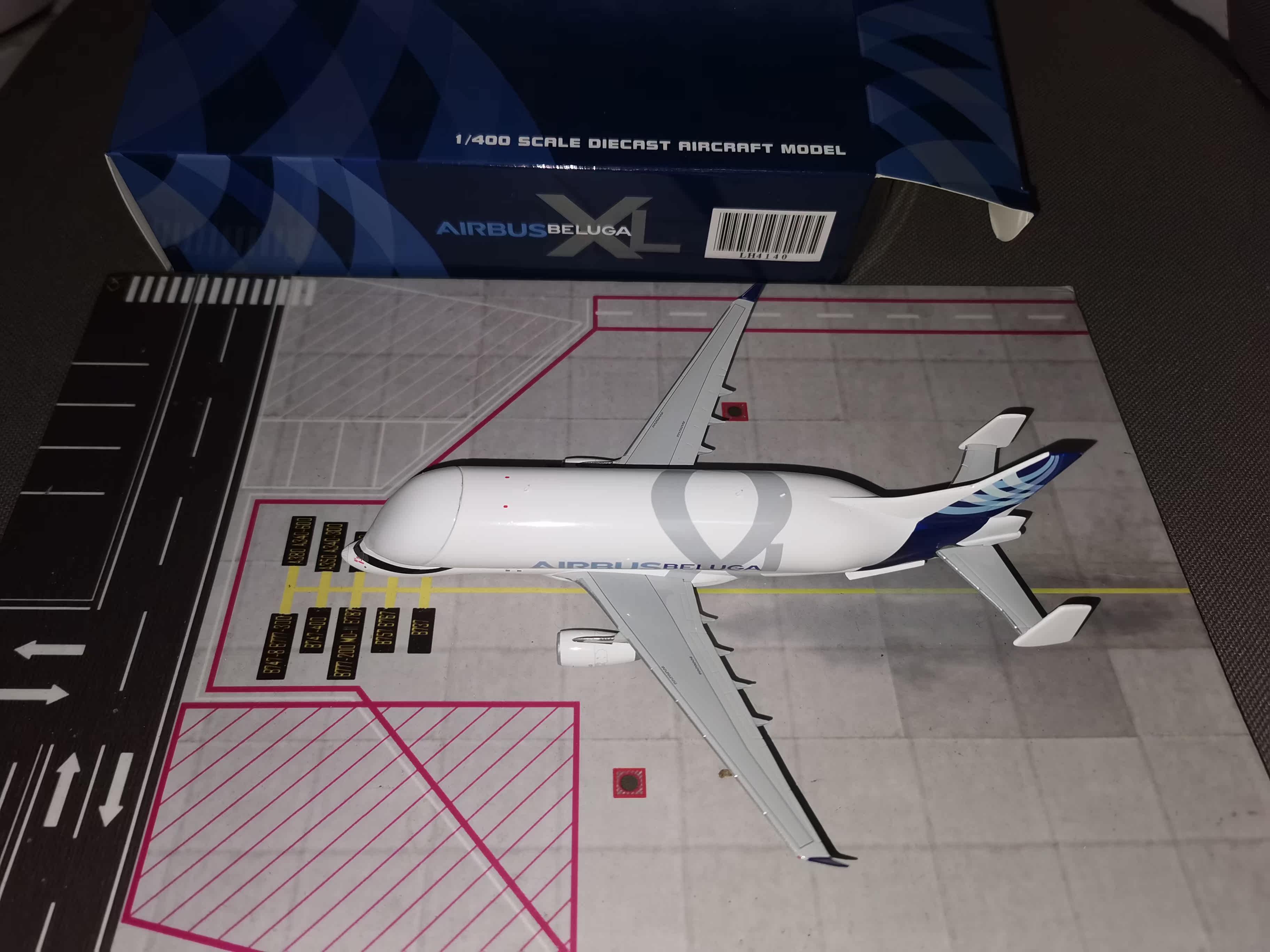 Jedi * JC Wings LH4140 Airbus Big White Whale A330-743L 1:400 F-WBXL