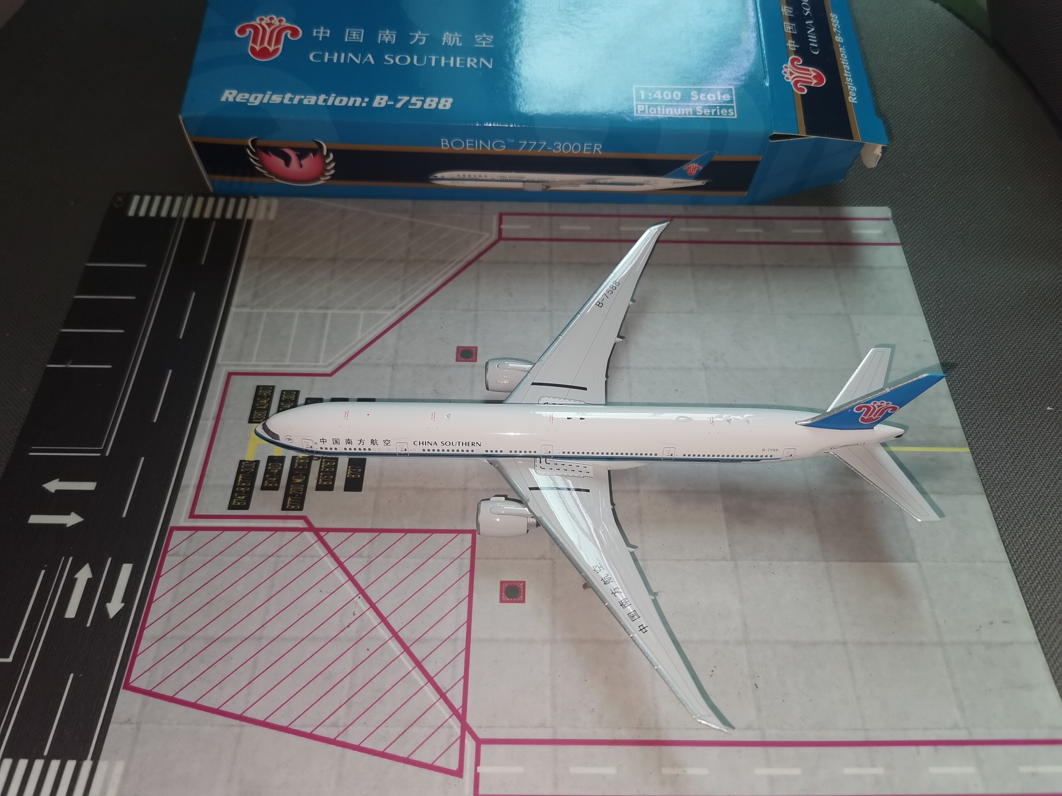 The Jedi Phoenix China Southern Airlines B777-300ER B-7588 1:400