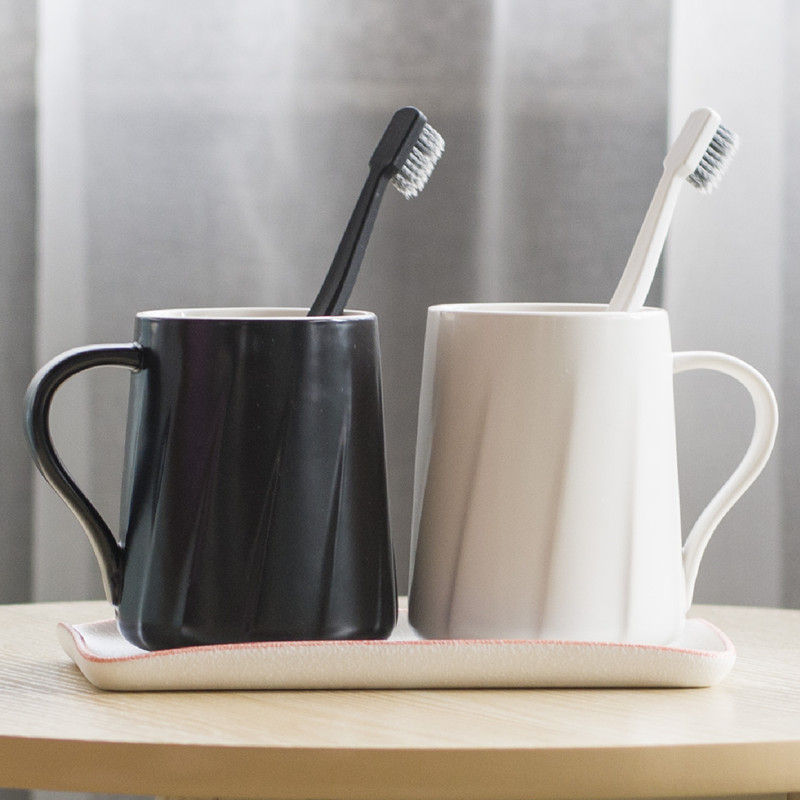 Spiral Ceramic Couples Toiletries Cups A Pair Of Toothbrushing Cup cup sleeves Brief black and white washing cup Home Toothbrush Cup
