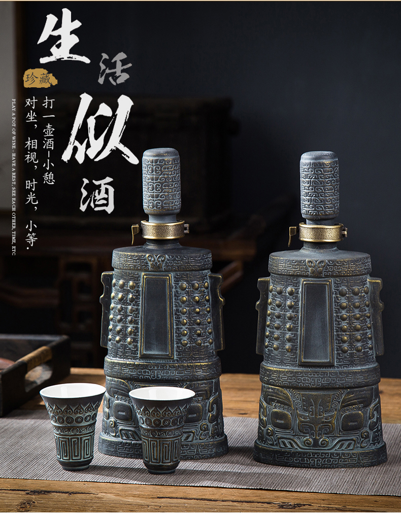 Jingdezhen seal home antique liquor bottles of gift - giving high - grade creative bottle carved floating wine bottle is empty jars 1 catty