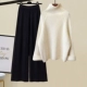 Белый свитер, черный комплект