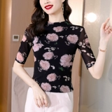 Летняя приятная телу приталенная футболка, коллекция 2022, высокий воротник, в западном стиле