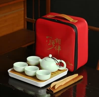 Shi Shi Green 9 -Piece Set сопровождается дорожным (красным) набором путешествий