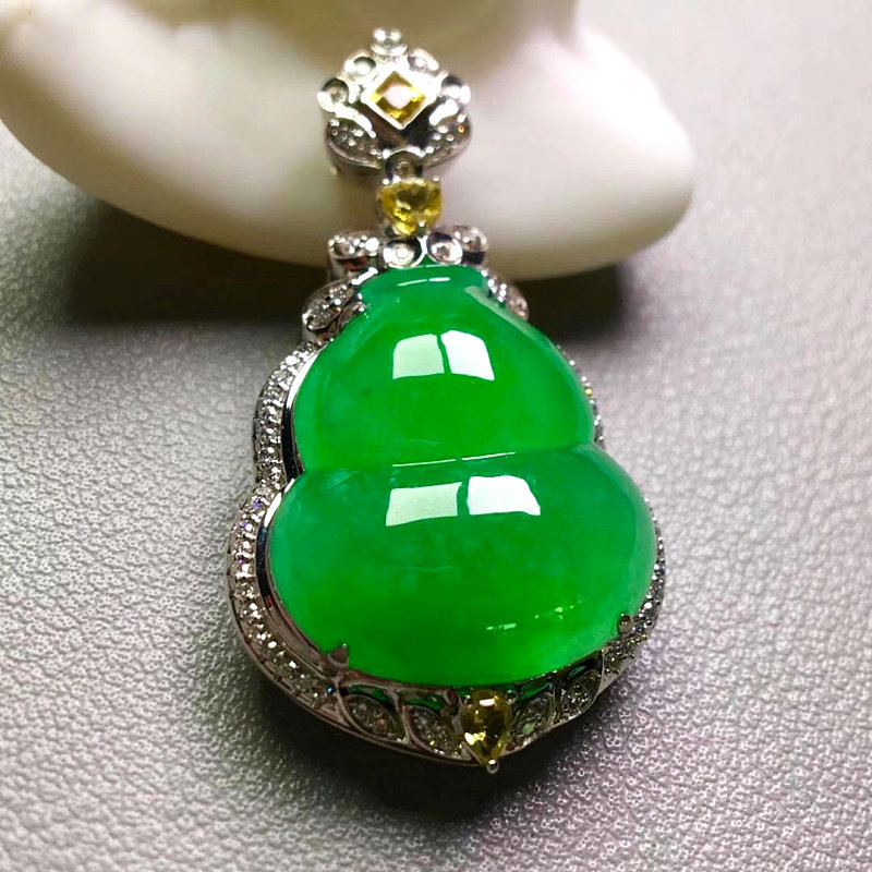 Ice seed floating flower full sun green gourd 18k gold inlaid jade pendant female natural Burmese old pit A jade pendant