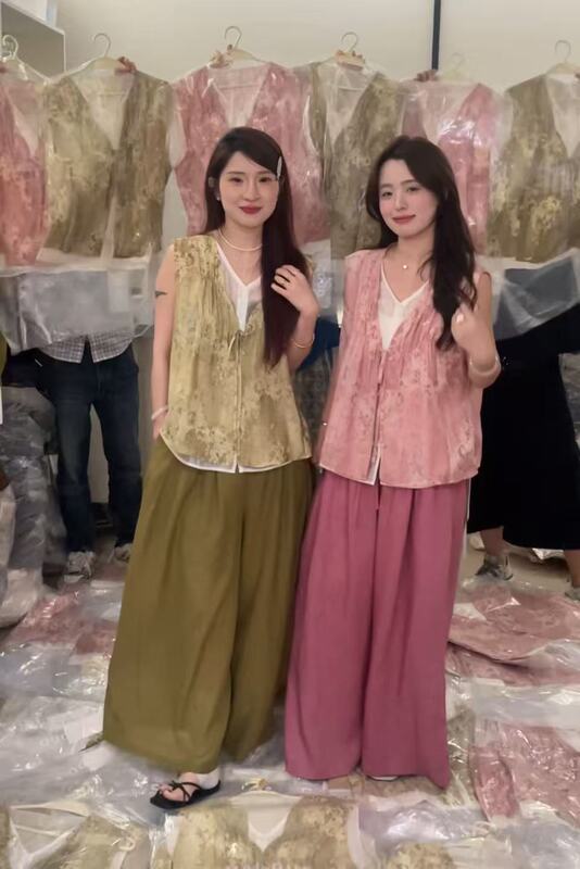 98576 Maodu Summer New Style V-Neck Jacquard Fake Two-Piece Shirt, m Bust Size 106, Length 60 98576 Maodu Summer New Style V-Neck Jacquard Fake Two-Piece Shirt, m Bust Size 106, Length 60