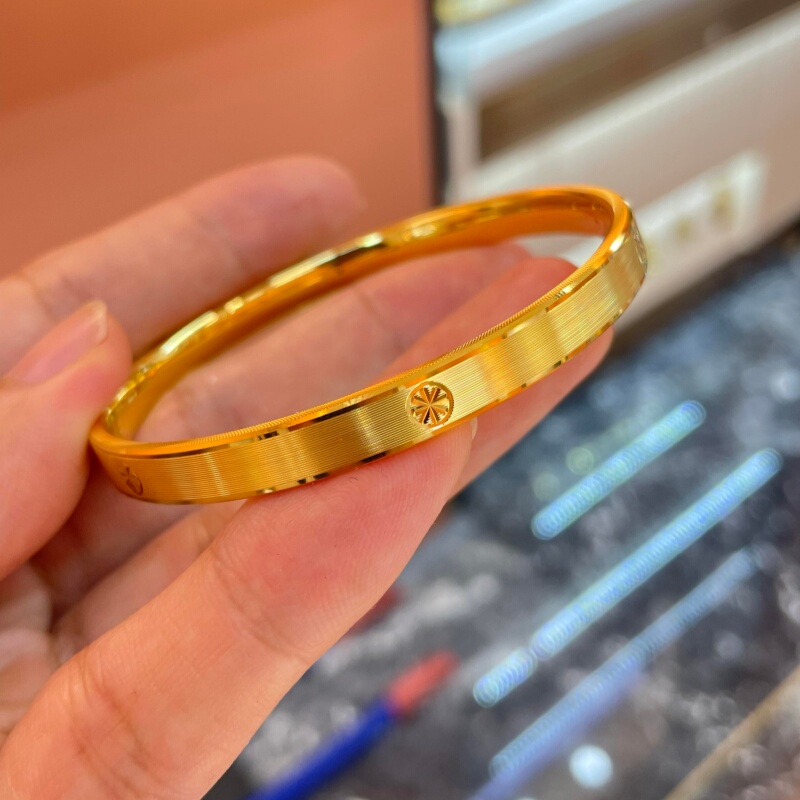 Waterbead-Style Gold-Plated Silver Bracelet with Geometric Pattern for Women, Smooth Surface, Solid Design, Engraved Bracelet, Gift Waterbead-Style Gold-Plated Silver Bracelet with Geometric Pattern for Women, Smooth Surface, Solid Design, Engraved Bracelet, Gift