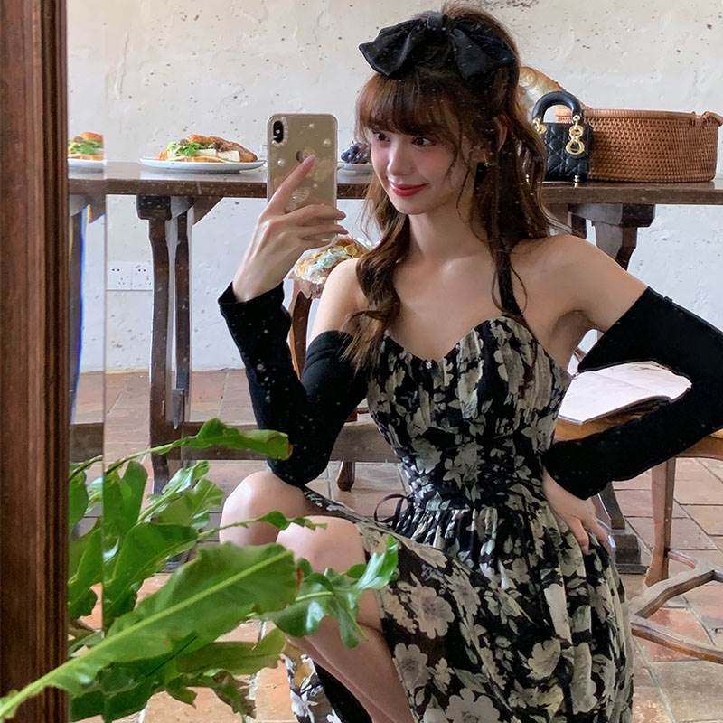 Pure Desire Wind Retro sweet and spicy hanging neck style Fancy Dress Female small crowdcasserin Slim Strap Rose Skirt